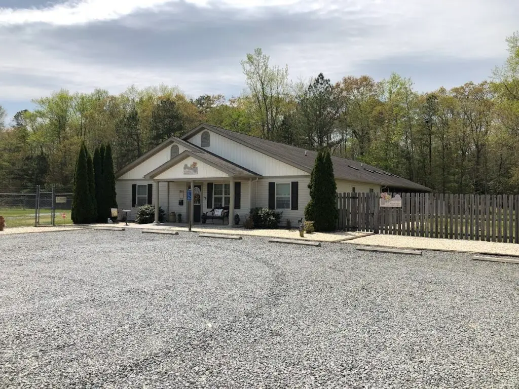 Happy Tails Pet Retreat