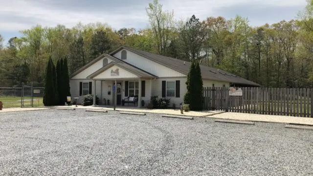 Happy Tails Pet Retreat